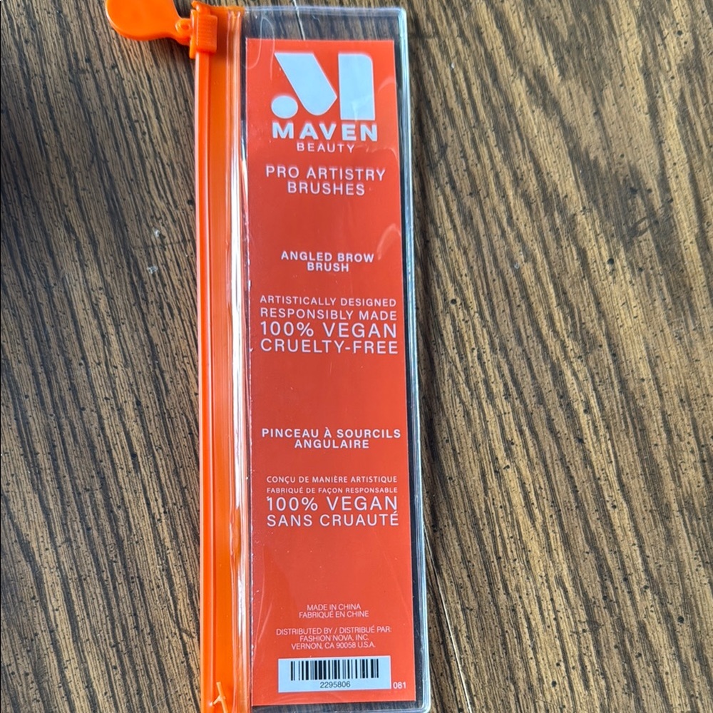 Maven Beauty Pro Artistry Angled Brow Brush